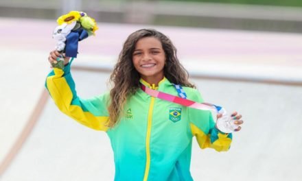 Fadinha faz mágica nas pistas de Tokyo e escreve seu nome na história