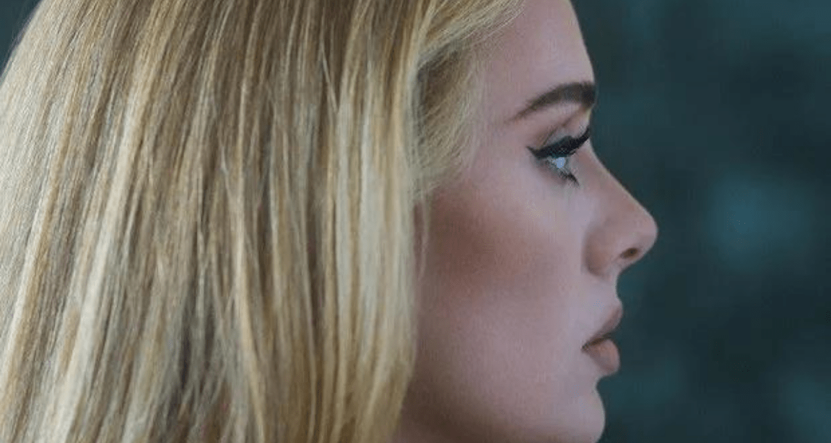Adele divulga data para seu novo álbum de estúdio “30”