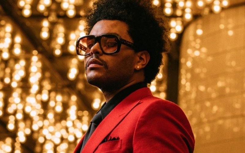 The Weeknd no clipe de Blinding Lights