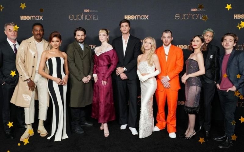 Elenco de Euphoria no tapete vermelho da segunda temporada.