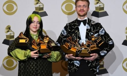 Billie Eilish vence Golden Globe de melhor canção e pode estar perto do Oscar