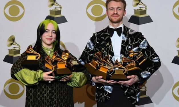 Billie Eilish vence Golden Globe de melhor canção e pode estar perto do Oscar
