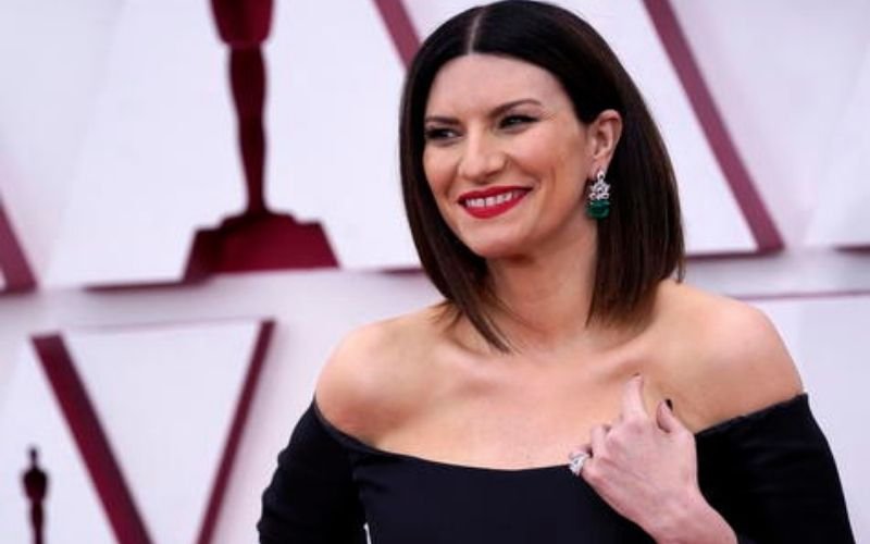 Laura Pausini em premiação.
