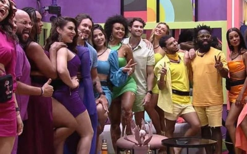 Elenco para a festa Jogos com os looks de cores.