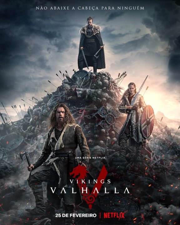 Pôster oficial da série spin-off "Vikings: Valhalla" destacando os três protagonistas da trama.