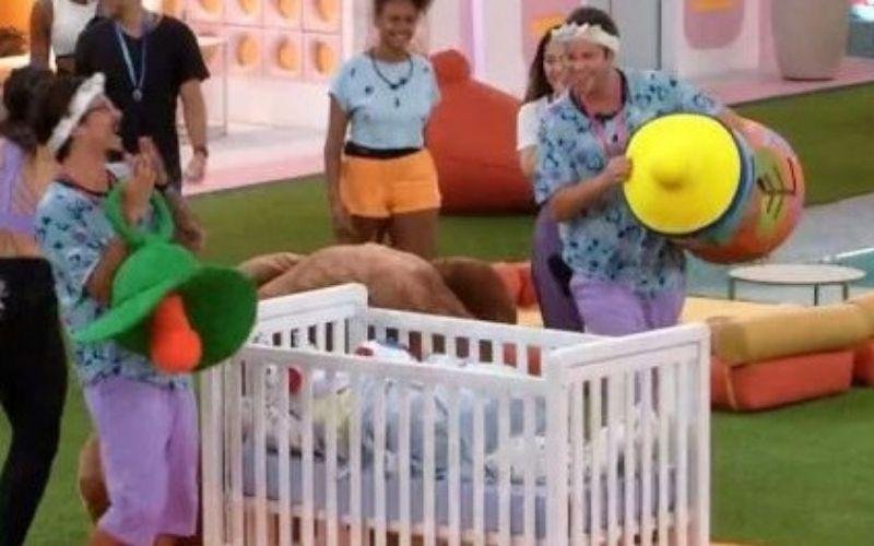 Eliezer e Gustavo no castigo do monstro do Big Brother.