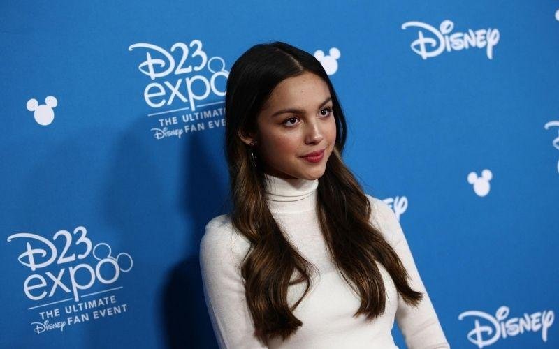 Olivia Rodrigo em evento Disney.