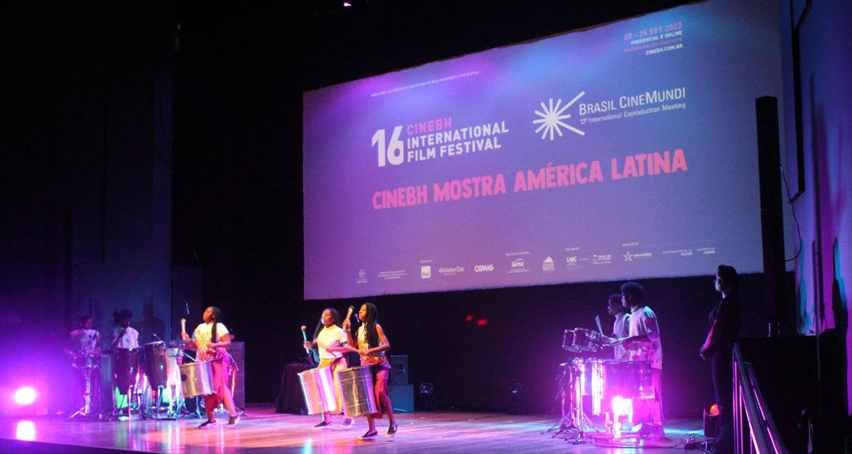 Abertura do 16º CineBH teve homenagem a Rejane Faria e muita música