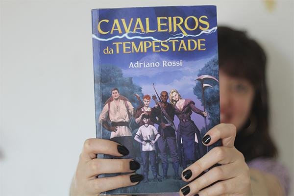 Foto: Reprodução da capa do livro "Cavaleiros da Tempestade"/ Adriano Rossi