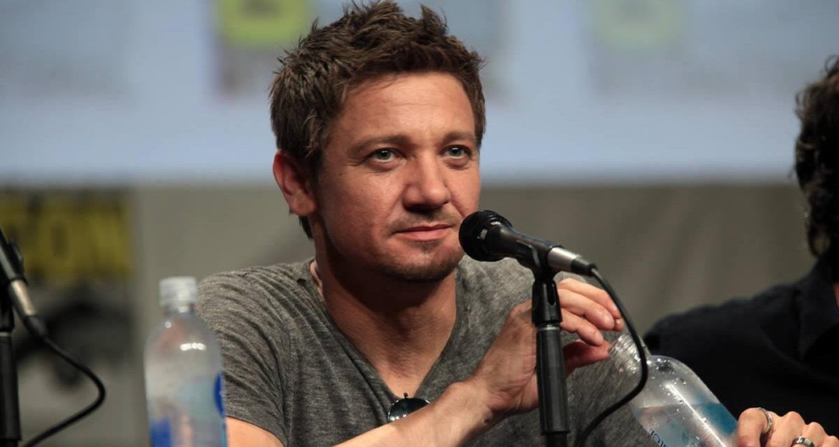Ator Jeremy Renner sofre acidente na neve e está em estado crítico