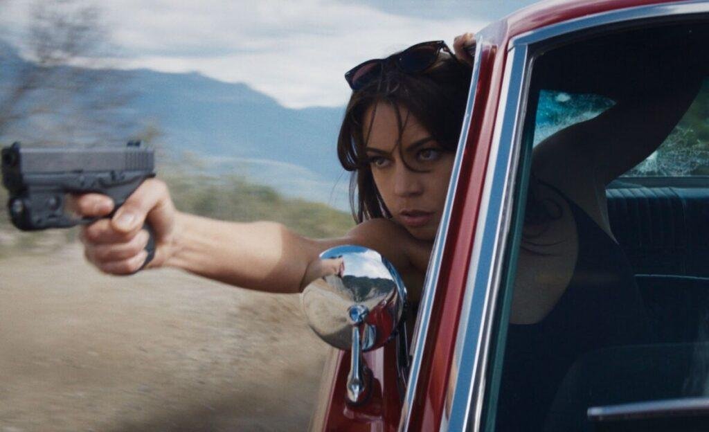 Aubrey Plaza como Sarah Fidel