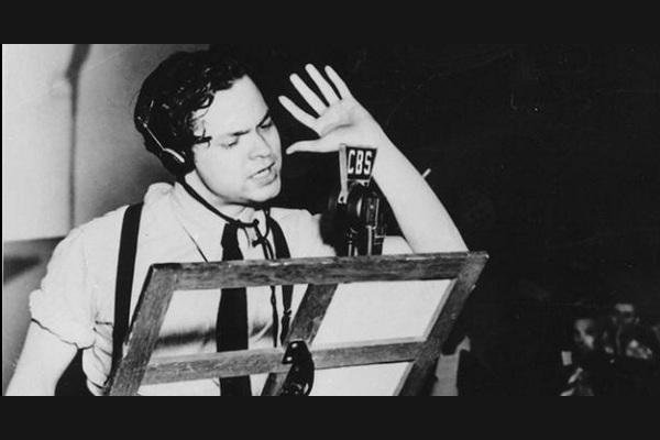 Reprodução: Imagem de arquivo histórico rádio CBS em 1938 / "A Guerra dos Mundos"