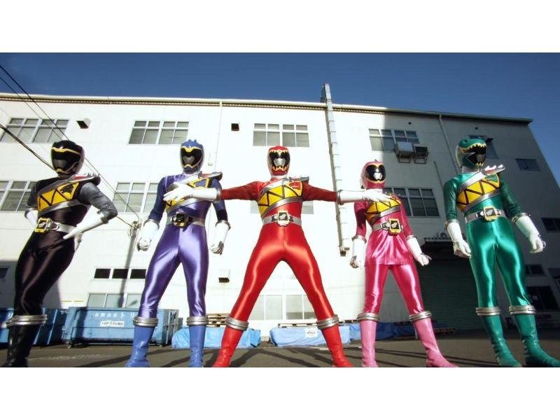 Kyoryuger | Dinossauros e carnaval, uma excelente combinação;
Zyuden Sentai Kyoryuger