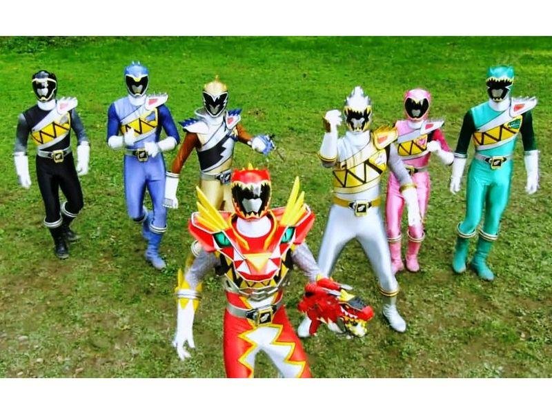 Kyoryuger | Dinossauros e carnaval, uma excelente combinação;
Zyuden Sentai Kyoryuger