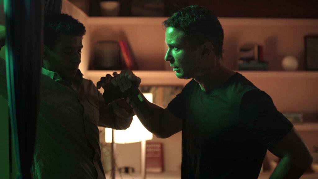 Arthur (Aldri Anunciação) e Júlio (João Campos).
