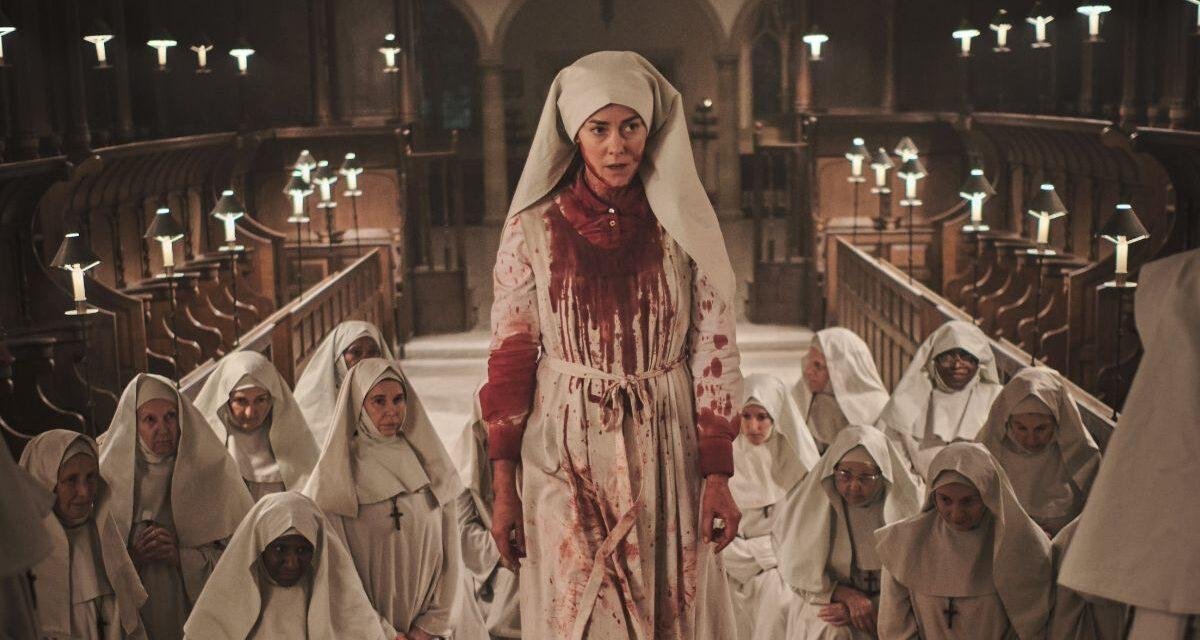 O Convento | Filme de Terror com Jena Malone estreia em Julho