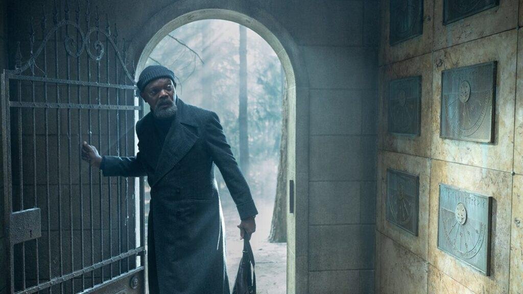 Imagem do Disney Plus Brasil. Nela mostra o personagem principal, o agente Nick Fury.