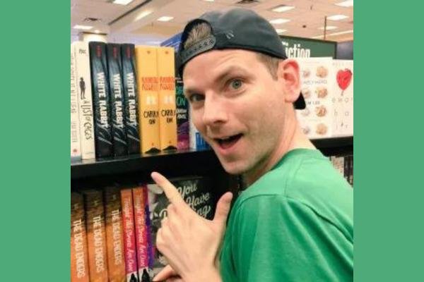 autor Caleb Roehrig releitura