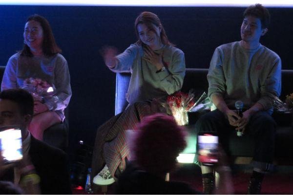 Imagem: GeekPop News / Coletiva com Becky Armstrong, Sunny Suwanmethanon e Piyakarn Bootprasert
