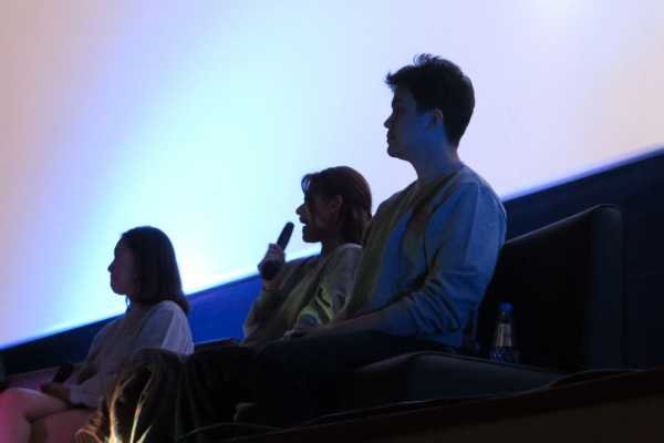 Imagem: GeekPop News / Coletiva com Becky Armstrong, Sunny Suwanmethanon e Piyakarn Bootprasert