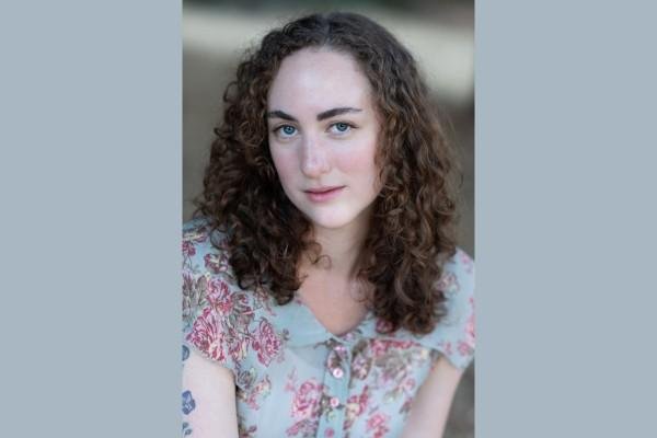 autora de "A Far Wilder Magic"