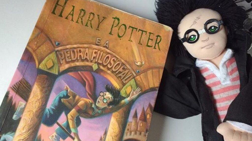 Harry Potter e a Pedra Filosofal é o primeiro de 7 livros escrito por J.K. Rowling