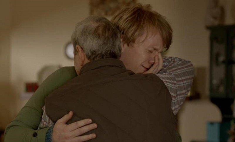 cena da série Please Like Me