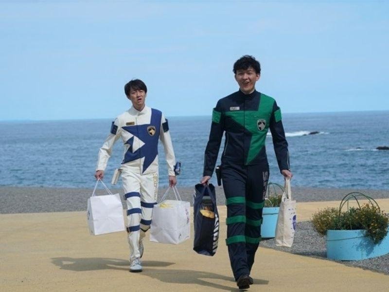 Tokusou Sentai Dekaranger: Fireball Boost | O especial de 20 anos de Dekaranger;
Tomokazo Yoshida (DekaBreak), Yousuke Ito (Enari Sen’ichi/DekaGreen)