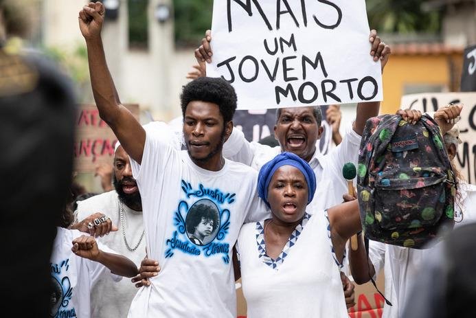 Amar é Para os Fortes