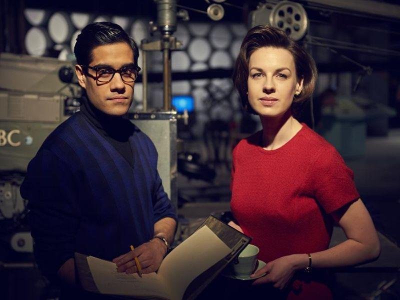 Verity Lambert (Jessica Raine) e Waris Hussein (Sacha Dhawan)