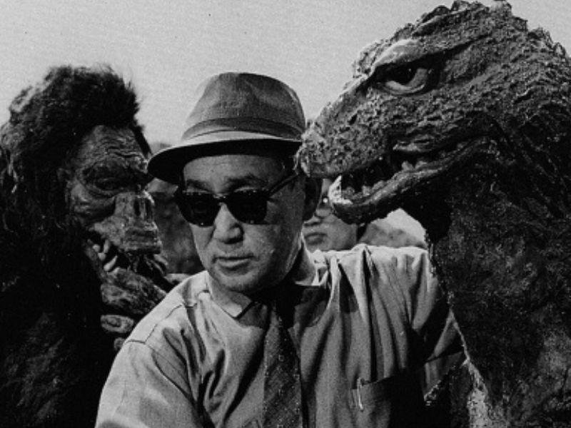 Eiji Tsuburaya junto de Godzilla e King Kong