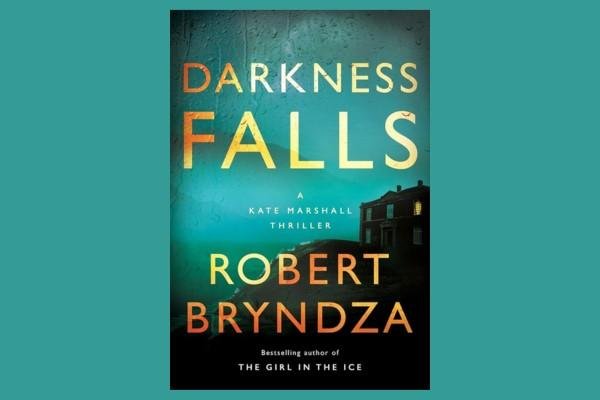 Livro "Darkness Falls"
