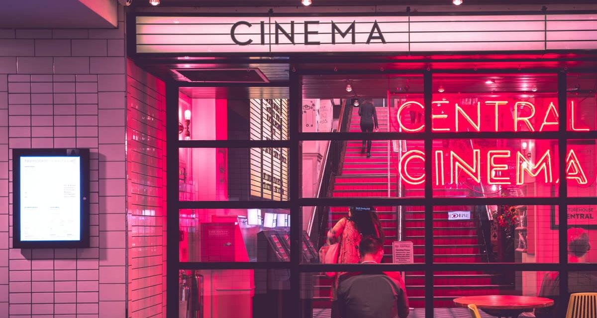 A Arte da Crítica de Cinema: Uma Jornada Além das Telas