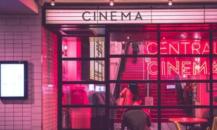 A Arte da Crítica de Cinema: Uma Jornada Além das Telas