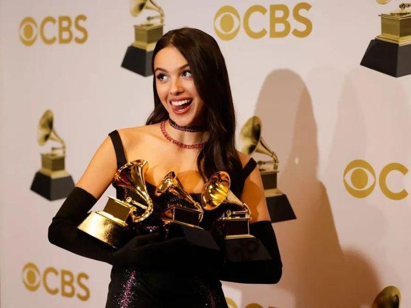 Em 2023, a cantora Olivia Rodrigo levou o principal prêmio da noite.