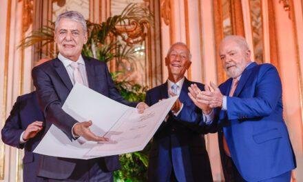 Prêmio Camões: Poeta sugere alteração ao protocolo