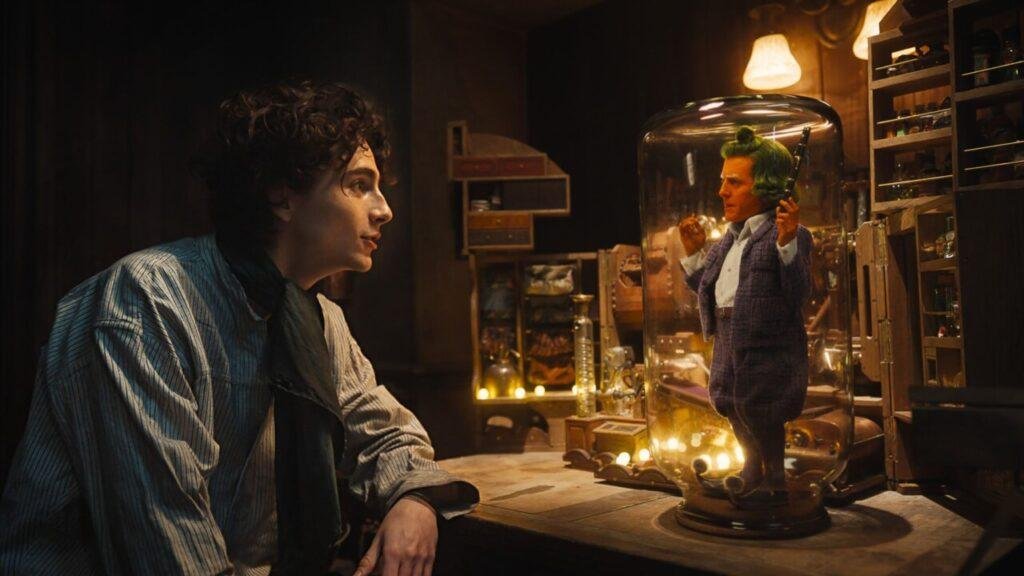 Timothée Chalamet e Hugh Grant em Wonka
