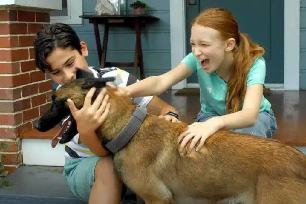 Gabe, Kylie e R.A.D.A.R em R.A.D.A.R O Cão Biônico