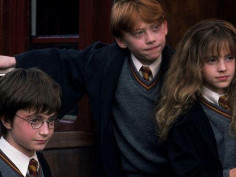 Harry Potter, Rony Weasley e Hermione em A Pedra Filosofal