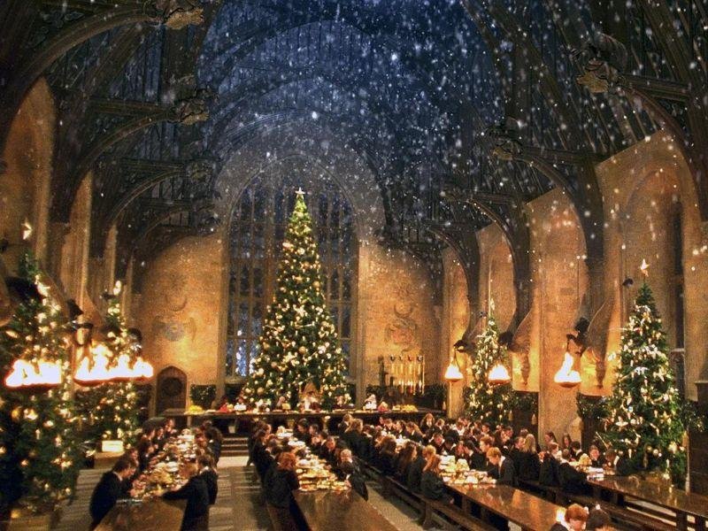 Natal em Hogwarts no filme A Pedra Filosofal. Vibe natalina em Hogwarts