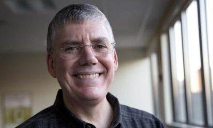 Conheça Rick Riordan, autor de Percy Jackson