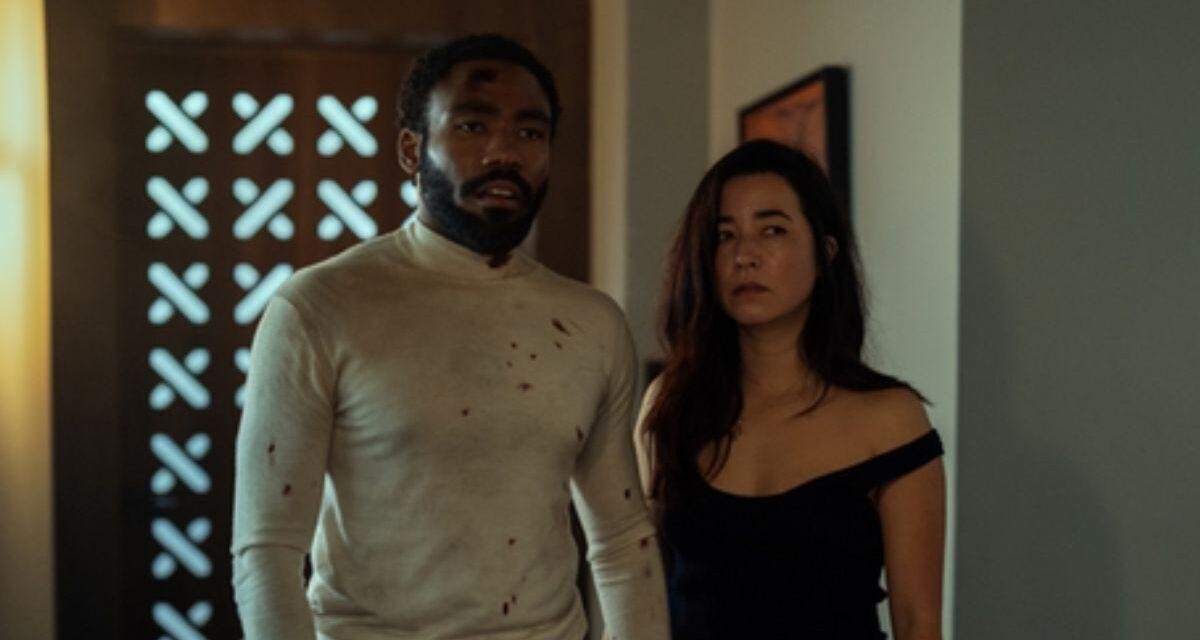 Donald Glover e Maya Erskine são casal falso em trailer de Sr. e Sra. Smith