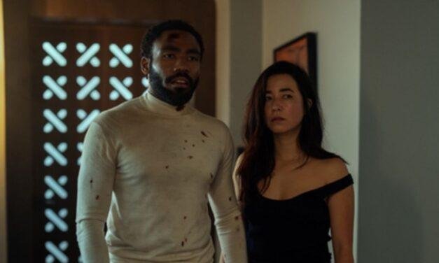 Donald Glover e Maya Erskine são casal falso em trailer de Sr. e Sra. Smith