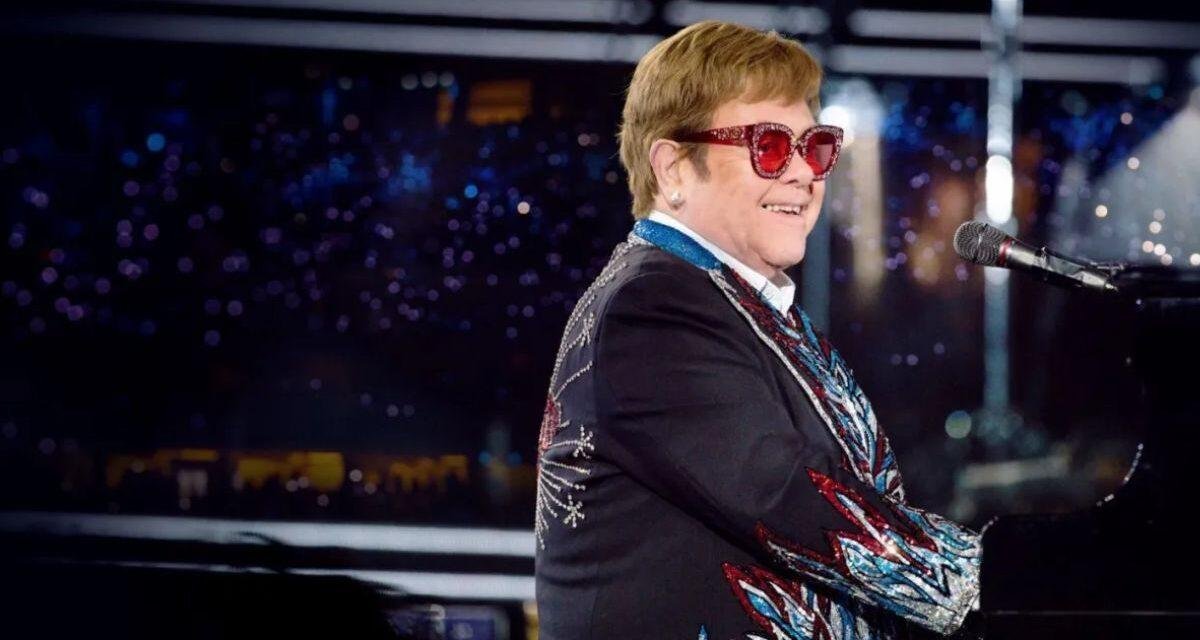Elton John ganha Emmy e se torna um EGOT