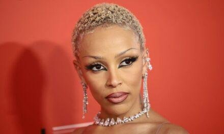 Doja Cat é agredida por irmão mais velho e sua mãe entra na justiça