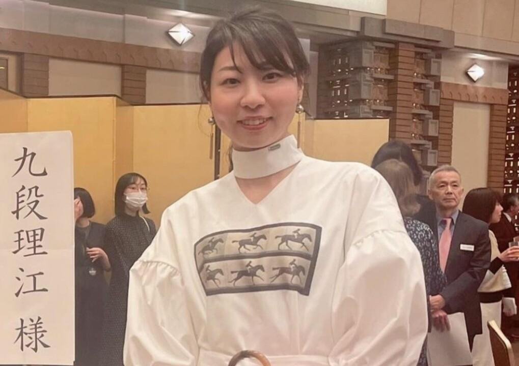autora japonesa assume uso de IA