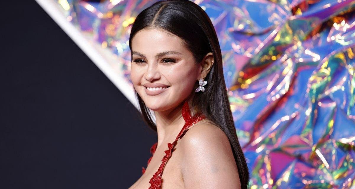 Selena Gomez anuncia novo single ‘Love On’; confira