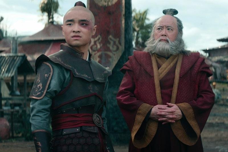 Dallas Liu como Príncipe Zuko, Paul Sun-Hyung Lee como Iroh