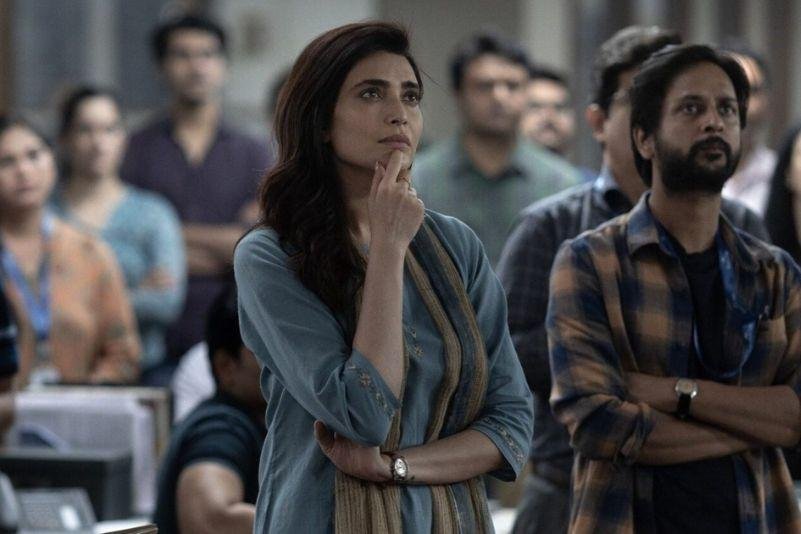 Karishma Tanna em Furo de Reportagem. | Reprodução: Netflix