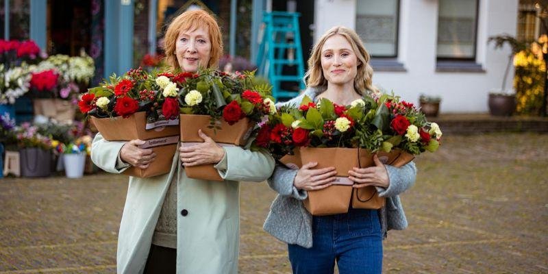 Mia e Viola com as flores